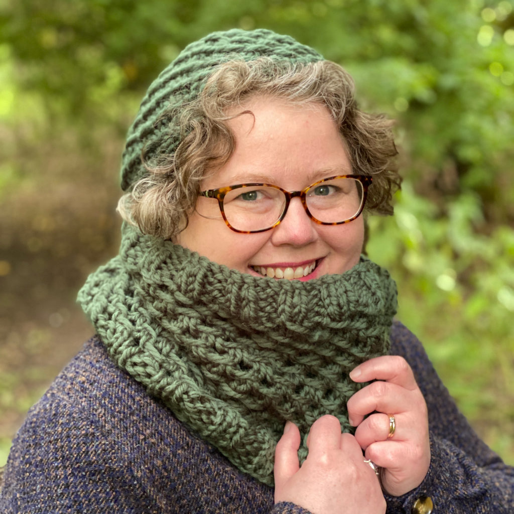 Big Lace Cowl Knitting Pattern - Knit With Hannah