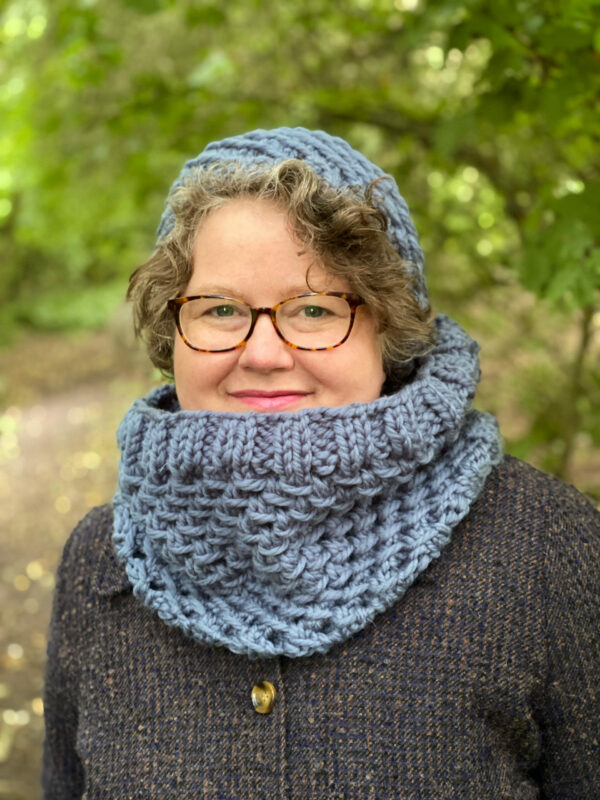 Big Lace Cowl Knitting Pattern - Knit With Hannah
